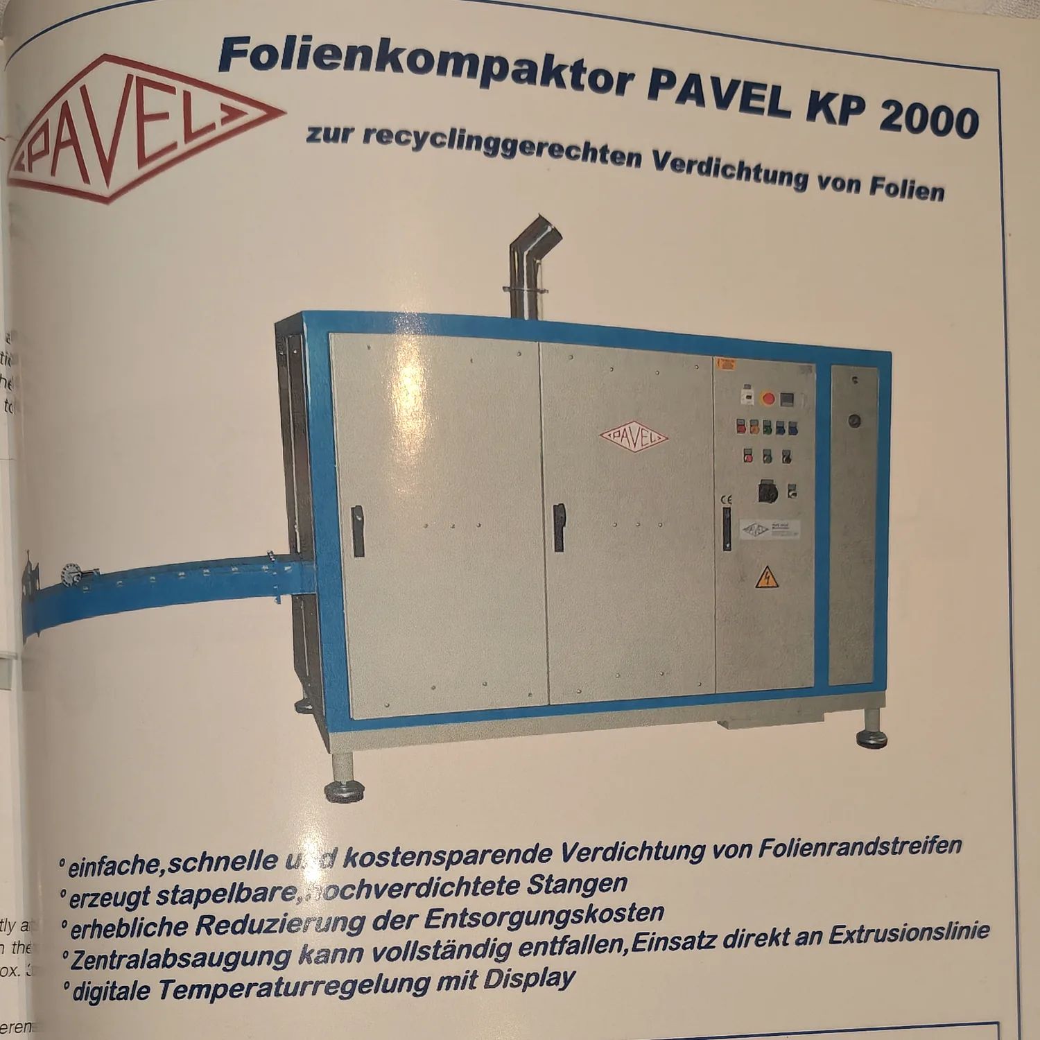 Mavi ve gri PAVEL KP 2000 folyo kompaktörünü gösteren tarihi broşür görseli.