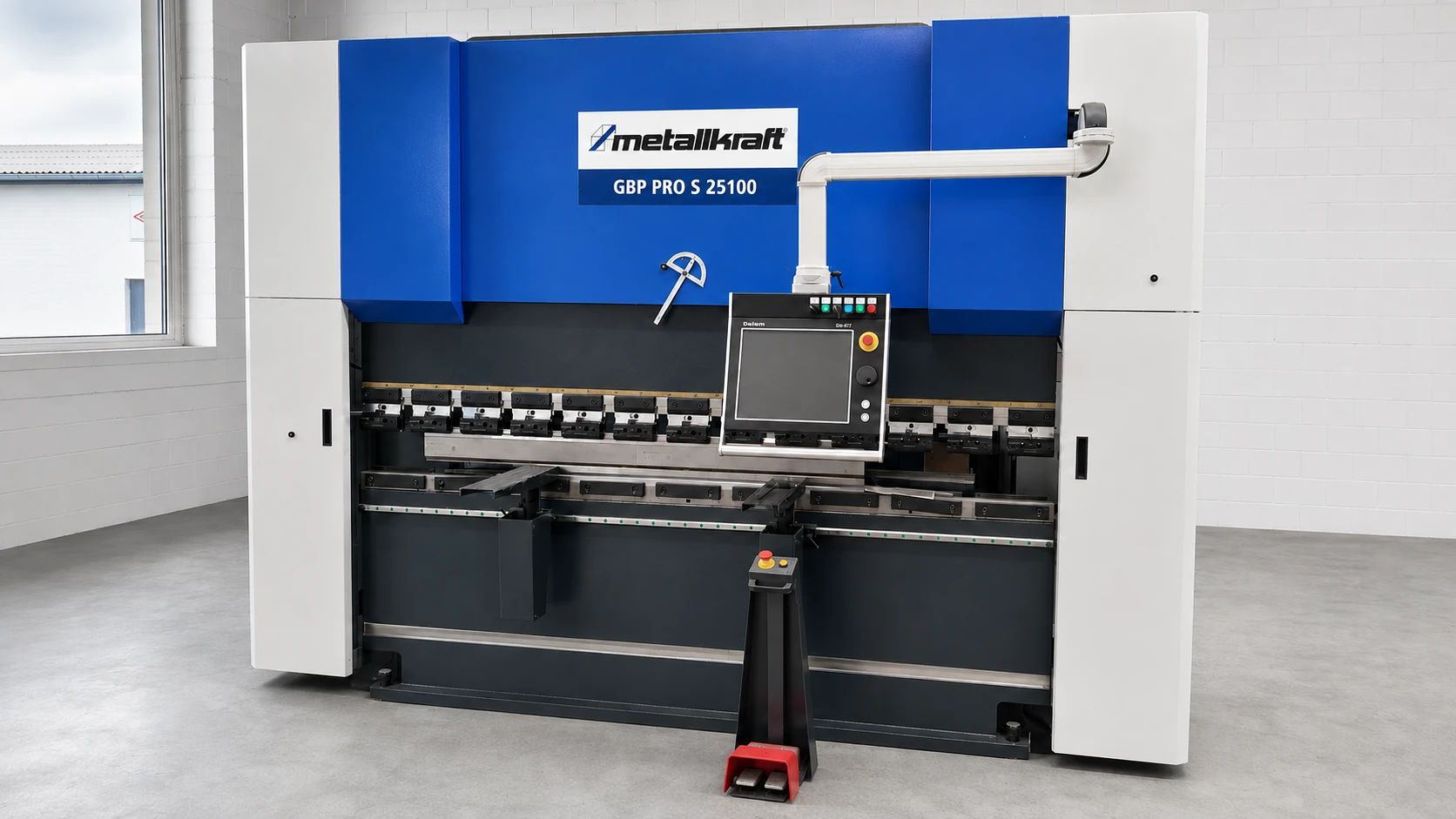 Prasa krawędziowa Metallkraft GBP PRO S 25100 w hali Pavel